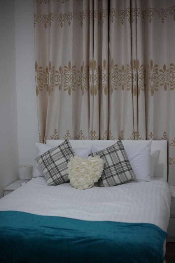 Oyo New City Lodge Лондон Экстерьер фото