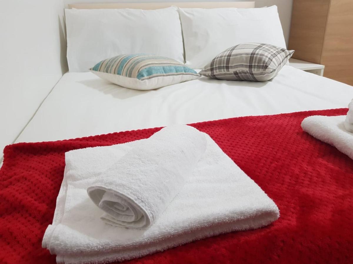 Oyo New City Lodge Лондон Экстерьер фото