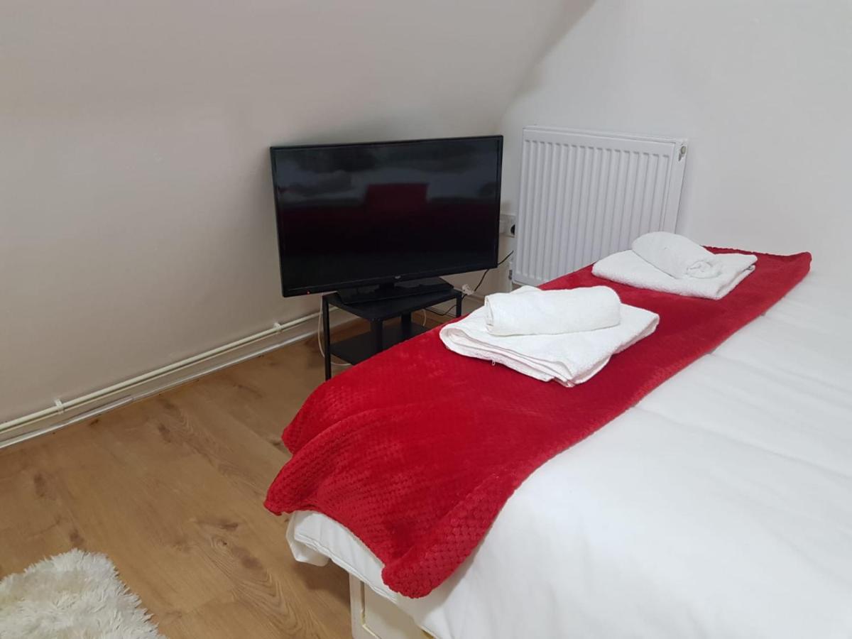 Oyo New City Lodge Лондон Экстерьер фото