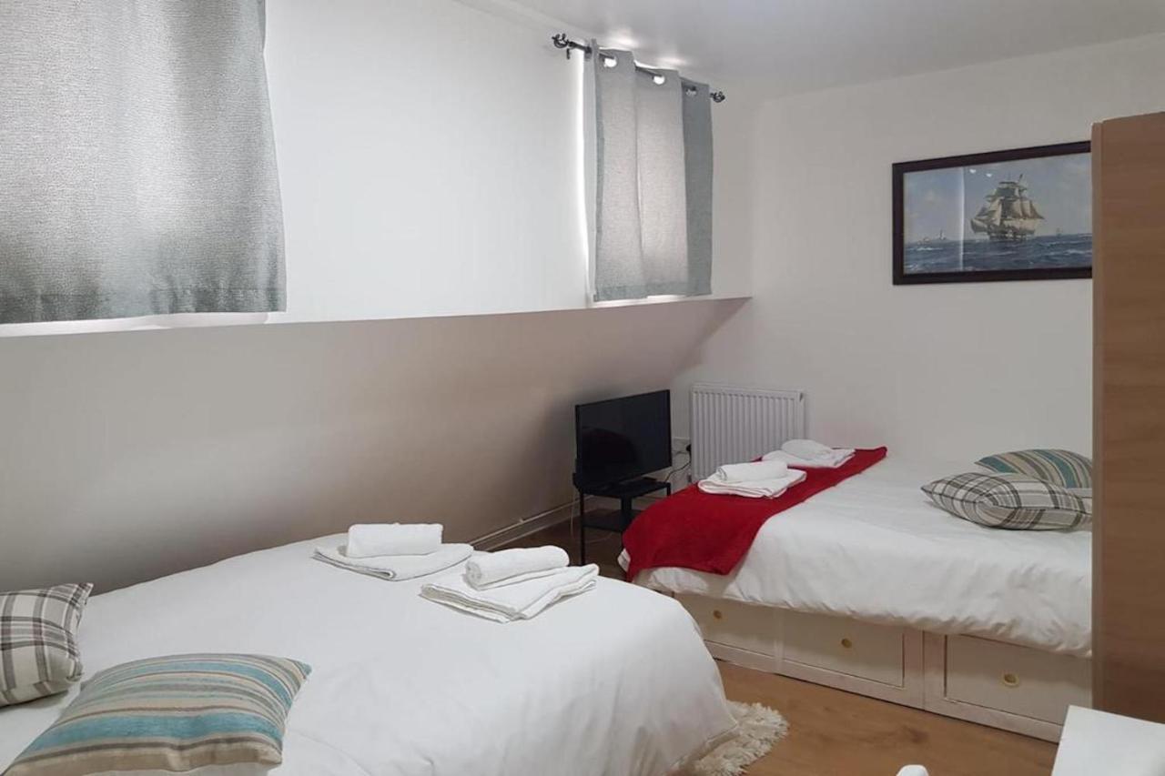Oyo New City Lodge Лондон Экстерьер фото